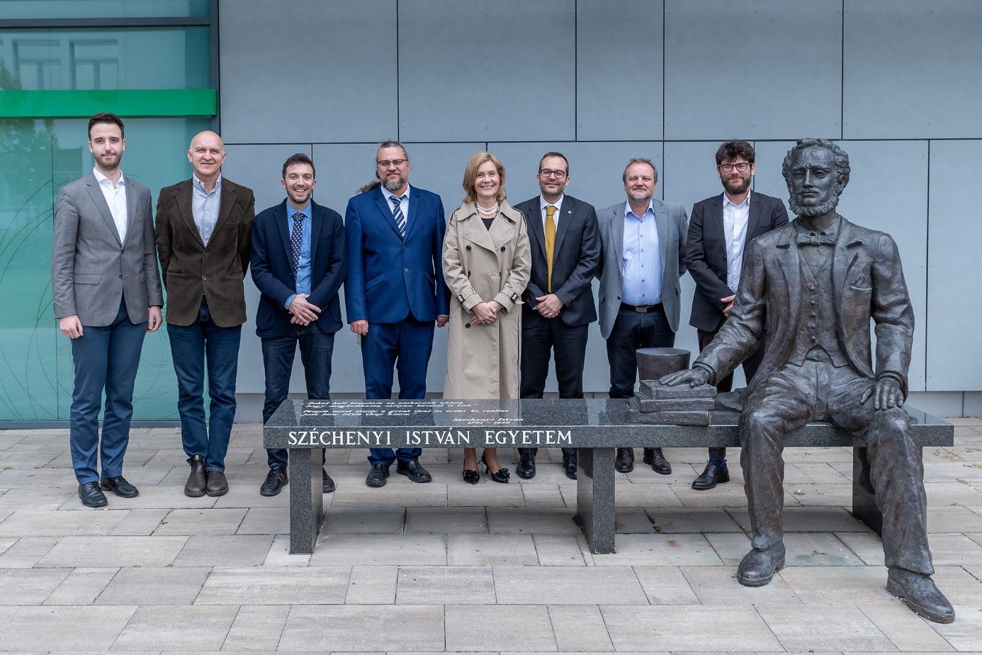 The representatives of the UNIMORE and Széchenyi universities in front of the Széchenyi-statue on the Győr Campus: Péter Németh, Scientific Secretary; Dr Csaba Tóth-Nagy, associate professor; Prof. Davide Barater (MUNER); Prof. Dr Gábor Dogossy, Dean of faculty; Dr Eszter Lukács, Vice-President; Prof. Francesco Leali (MUNER-UNIMORE); Dr Dénes Fodor, Vice-Dean and Prof. Matteo Giacoponi (MUNER).
